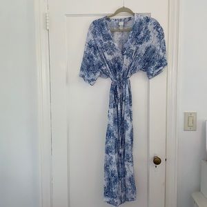 H&M Printed tie-waist Midi dress. Size 2.